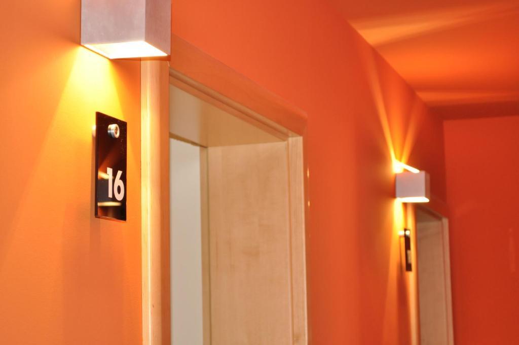 Hotel Valeria Вила Опичина Екстериор снимка