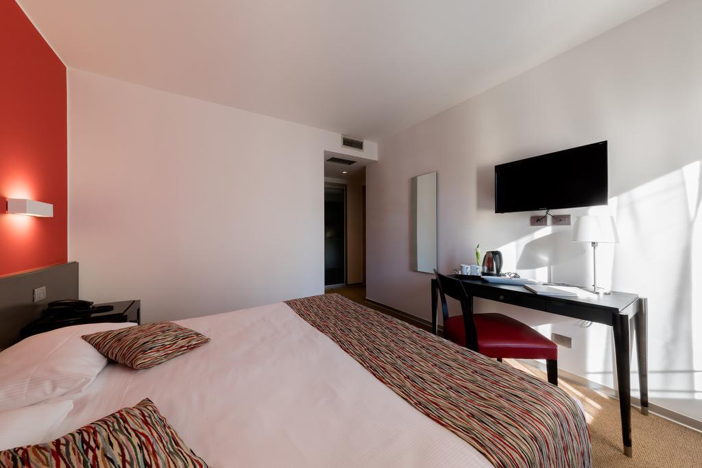 Hotel Valeria Вила Опичина Екстериор снимка